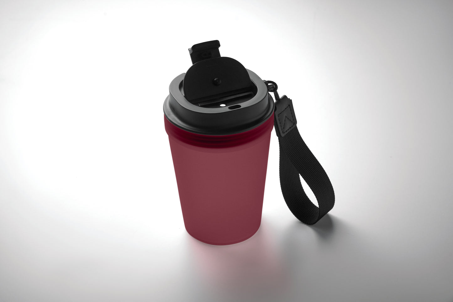 Einwandiger Becher aus PP mit RPET-Polyester-Schlaufe. Auslaufsicher. Füllmenge: 300 ml. Da der