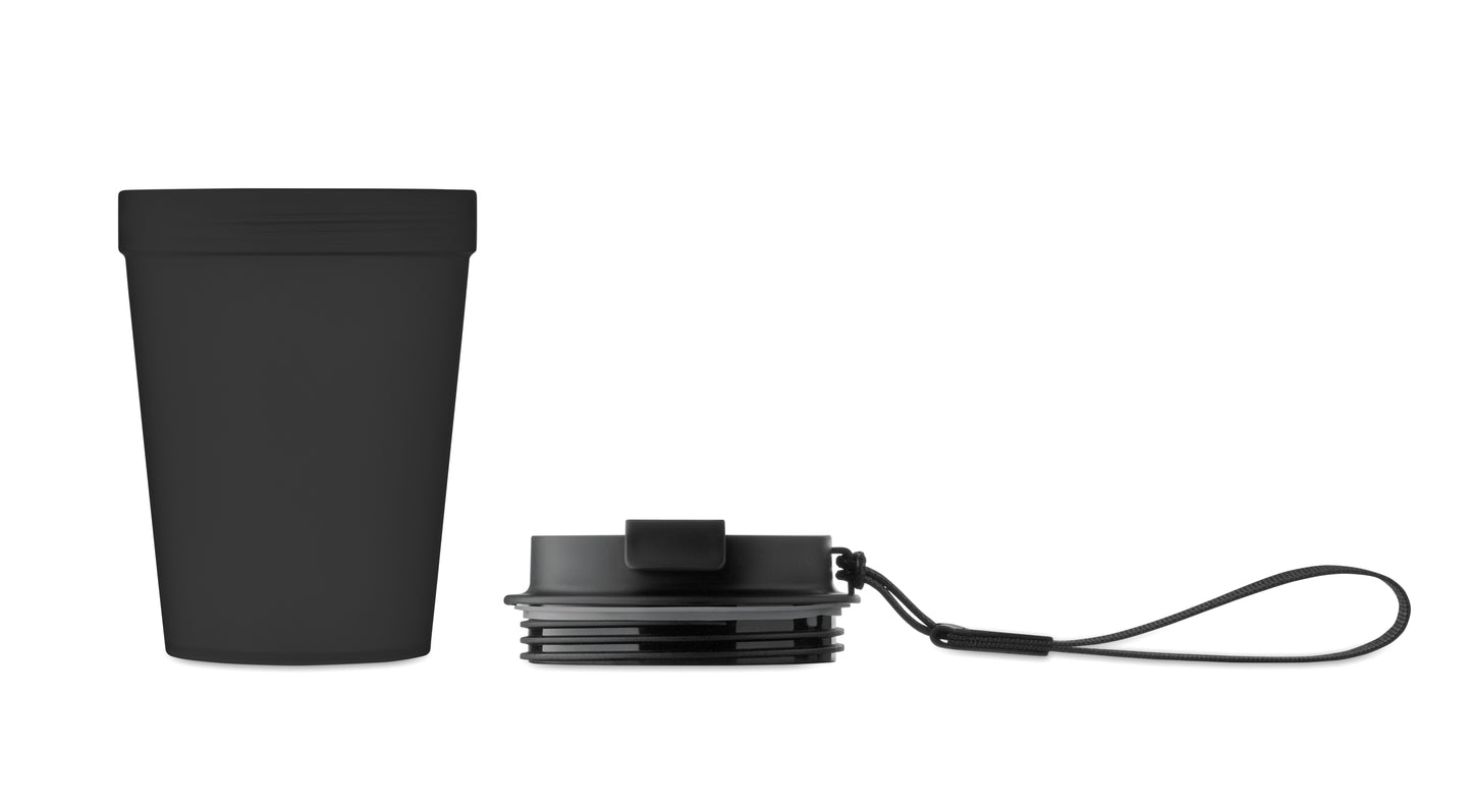 Einwandiger Becher aus PP mit RPET-Polyester-Schlaufe. Auslaufsicher. Füllmenge: 300 ml. Da der