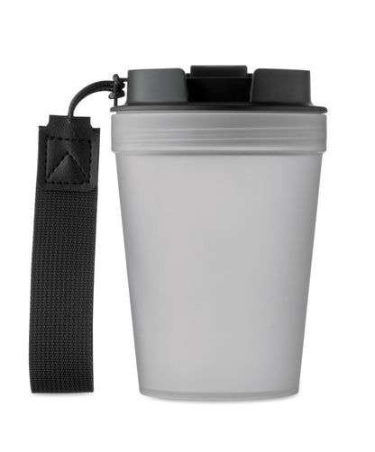 Einwandiger Becher aus PP mit RPET-Polyester-Schlaufe. Auslaufsicher. Füllmenge: 300 ml. Da der