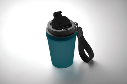 Einwandiger Becher aus PP mit RPET-Polyester-Schlaufe. Auslaufsicher. Füllmenge: 300 ml. Da der