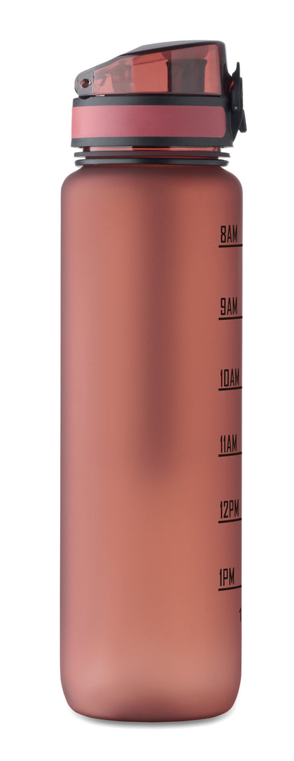 Sport-Trinkflasche aus RPET. Motivierende Zeitmarkierung einhändig zu öffnender Flip-Top-Deckel Sicherheitsverschluss und Trageriemen.