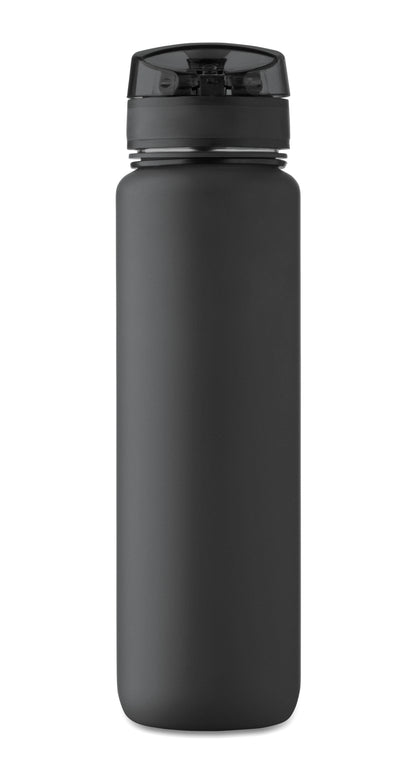 Sport-Trinkflasche aus RPET. Motivierende Zeitmarkierung einhändig zu öffnender Flip-Top-Deckel Sicherheitsverschluss und Trageriemen.