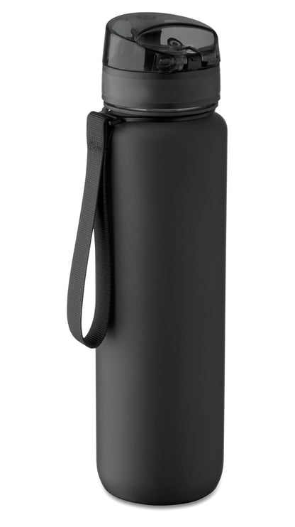 Sport-Trinkflasche aus RPET. Motivierende Zeitmarkierung einhändig zu öffnender Flip-Top-Deckel Sicherheitsverschluss und Trageriemen.