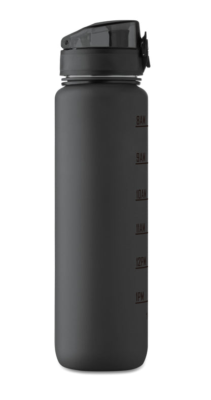 Sport-Trinkflasche aus RPET. Motivierende Zeitmarkierung einhändig zu öffnender Flip-Top-Deckel Sicherheitsverschluss und Trageriemen.