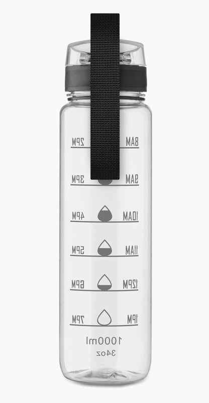 Sport-Trinkflasche aus RPET. Motivierende Zeitmarkierung einhändig zu öffnender Flip-Top-Deckel Sicherheitsverschluss und Trageriemen.