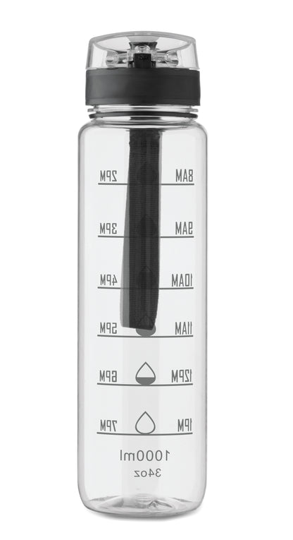Sport-Trinkflasche aus RPET. Motivierende Zeitmarkierung einhändig zu öffnender Flip-Top-Deckel Sicherheitsverschluss und Trageriemen.