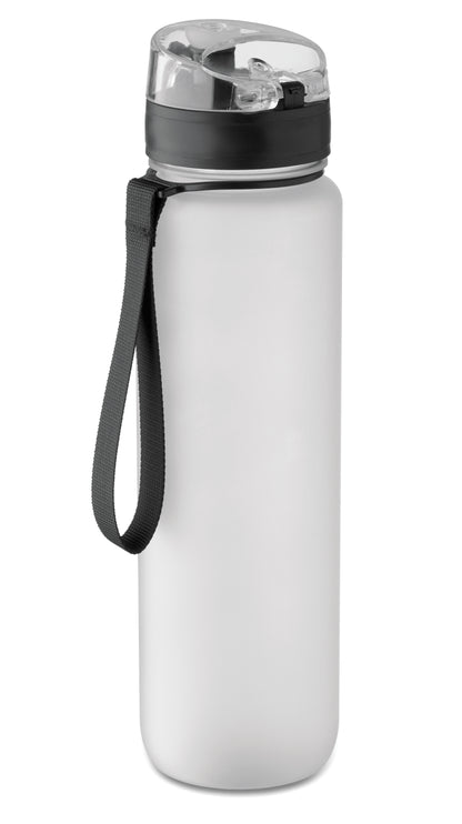 Sport-Trinkflasche aus RPET. Motivierende Zeitmarkierung einhändig zu öffnender Flip-Top-Deckel Sicherheitsverschluss und Trageriemen.