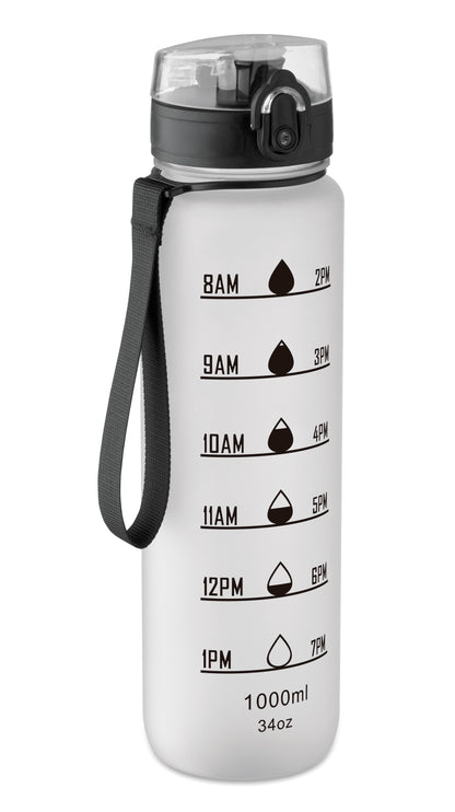 Sport-Trinkflasche aus RPET. Motivierende Zeitmarkierung einhändig zu öffnender Flip-Top-Deckel Sicherheitsverschluss und Trageriemen.