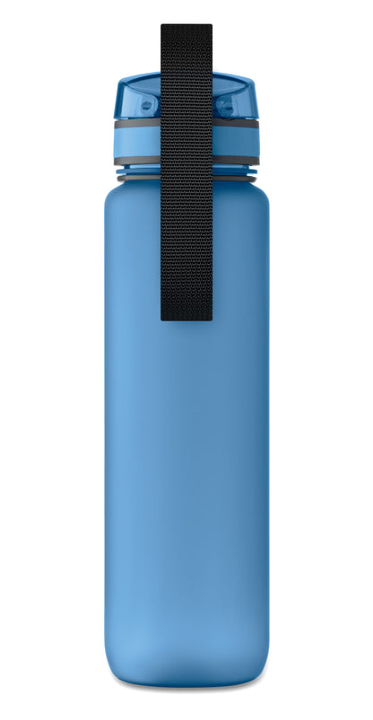 Sport-Trinkflasche aus RPET. Motivierende Zeitmarkierung einhändig zu öffnender Flip-Top-Deckel Sicherheitsverschluss und Trageriemen.