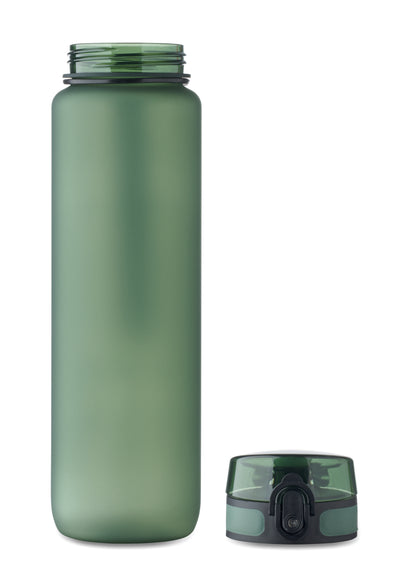 Sport-Trinkflasche aus RPET. Motivierende Zeitmarkierung einhändig zu öffnender Flip-Top-Deckel Sicherheitsverschluss und Trageriemen.