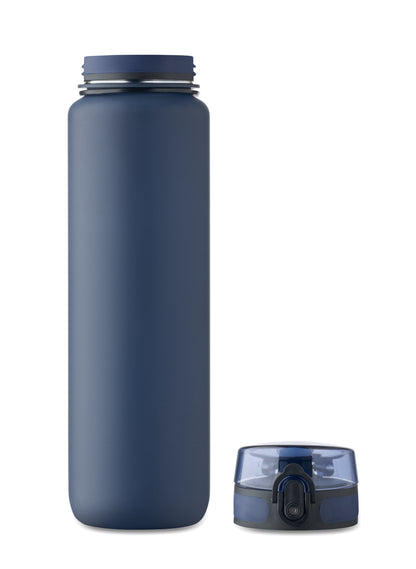 Sport-Trinkflasche aus RPET. Motivierende Zeitmarkierung einhändig zu öffnender Flip-Top-Deckel Sicherheitsverschluss und Trageriemen.