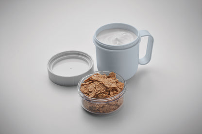 Brunch- oder Müslibecher für unterwegs. 2 PP-Behälter um die Zutaten getrennt aufzubewahren.