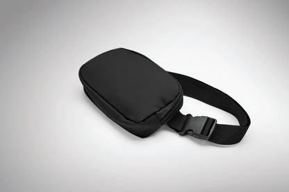 Gürteltasche (Crossbody-Tasche) aus soften PU mit 210D RPET Polyester-Futter. Haupttasche mit Reißverschluss