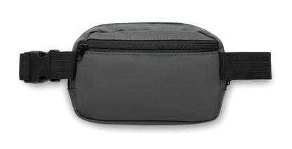 Gürteltasche (Crossbody-Tasche) aus soften PU mit 210D RPET Polyester-Futter. Haupttasche mit Reißverschluss