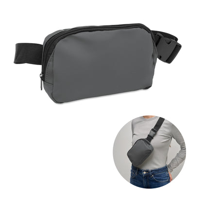 Gürteltasche (Crossbody-Tasche) aus soften PU mit 210D RPET Polyester-Futter. Haupttasche mit Reißverschluss