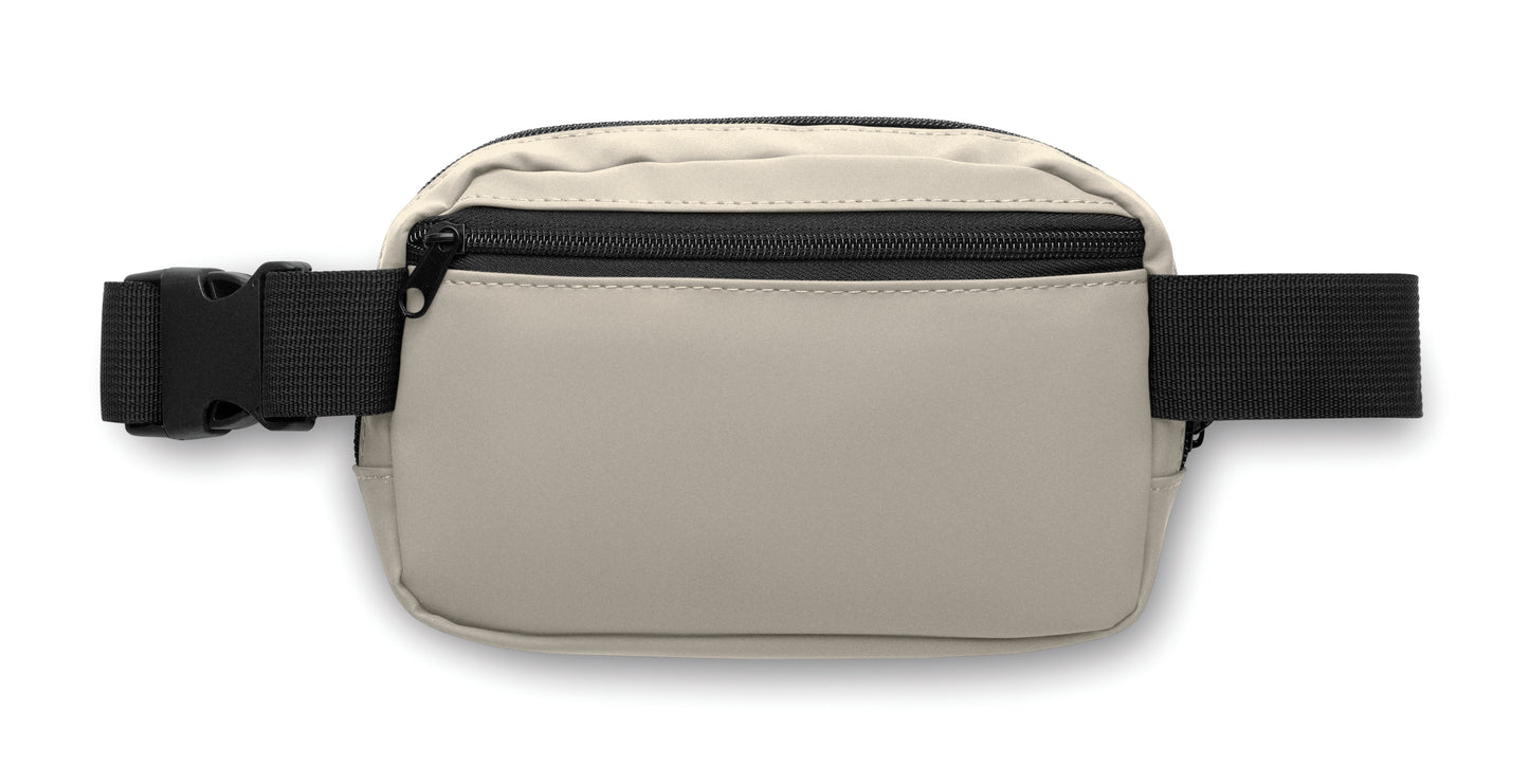 Gürteltasche (Crossbody-Tasche) aus soften PU mit 210D RPET Polyester-Futter. Haupttasche mit Reißverschluss