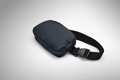 Gürteltasche (Crossbody-Tasche) aus soften PU mit 210D RPET Polyester-Futter. Haupttasche mit Reißverschluss