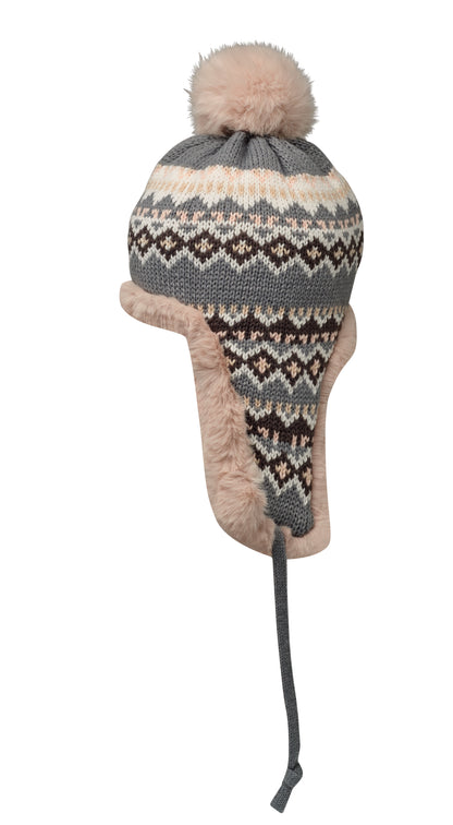 Gestrickte Mütze mit Ohrenklappen und Bommel aus Acrylfaser mit Polyester- und Fleece-Futter.