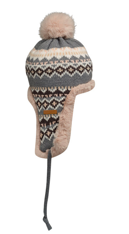 Gestrickte Mütze mit Ohrenklappen und Bommel aus Acrylfaser mit Polyester- und Fleece-Futter.
