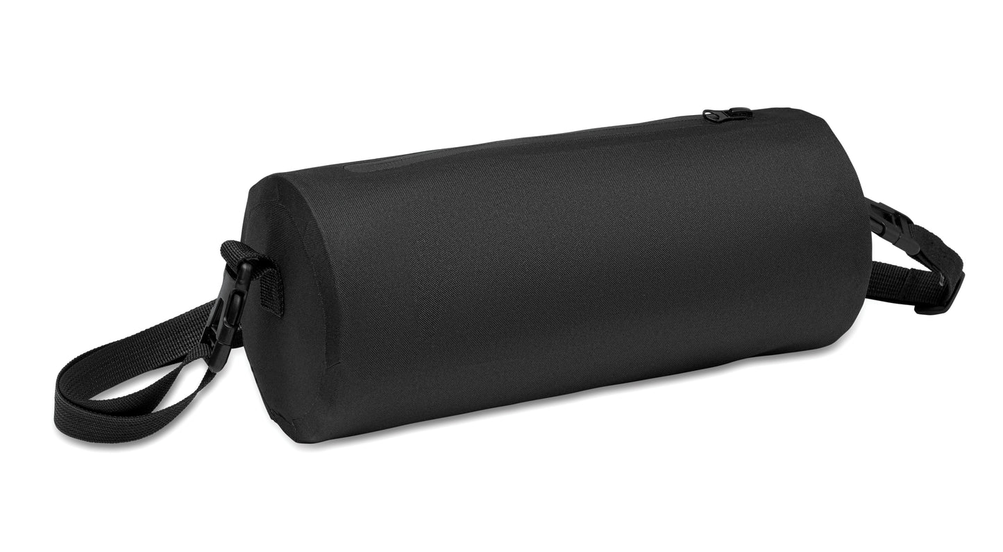 Sports Dry Sporttasche aus 300D RPET mit PVC-Beschichtung. Abnehmbare und verstellbare Schultergurte.