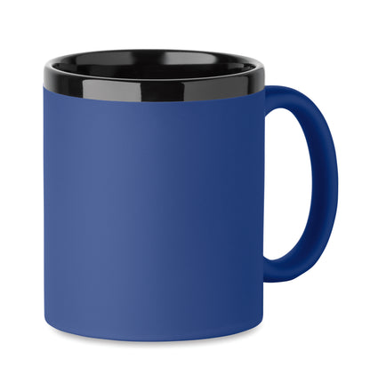 Keramikbecher mit Soft-Touch-Oberfläche und schwarzer Innenseite/Rand. Ideal für Gravur. Füllmenge: 300 ml.