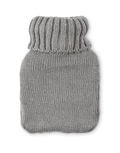 Wärmflasche mit gestricktem Acryl-Bezug. Füllmenge: 400 ml.