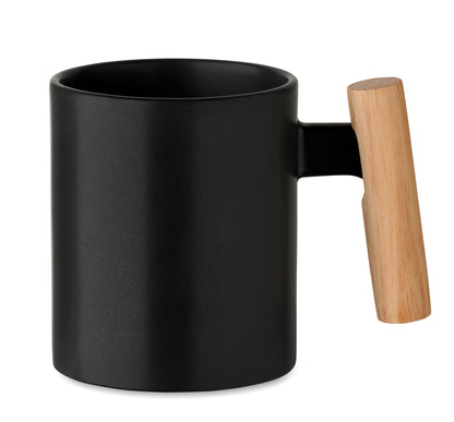 Becher aus Keramik mit Griff aus Holz. Füllmenge: 320 ml. Einzeln verpackt
