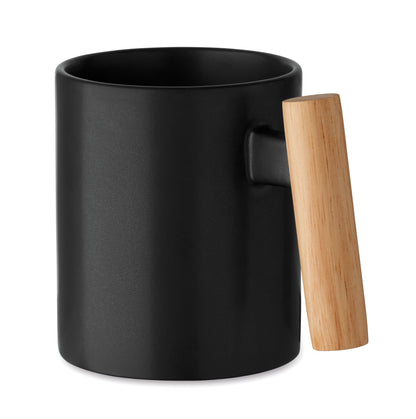 Becher aus Keramik mit Griff aus Holz. Füllmenge: 320 ml. Einzeln verpackt