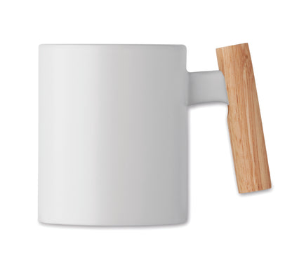 Becher aus Keramik mit Griff aus Holz. Füllmenge: 320 ml. Einzeln verpackt
