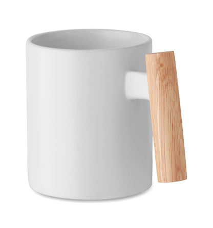 Becher aus Keramik mit Griff aus Holz. Füllmenge: 320 ml. Einzeln verpackt