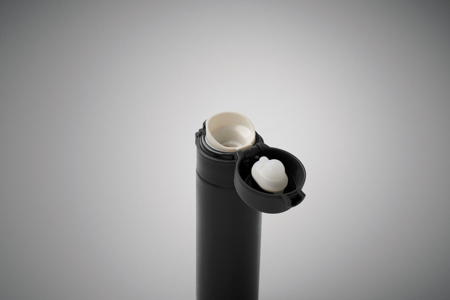 Doppelwandige Trinkflasche aus recyceltem Edelstahl (90% recycelter Edelstahl und 10% Edelstahl) mit