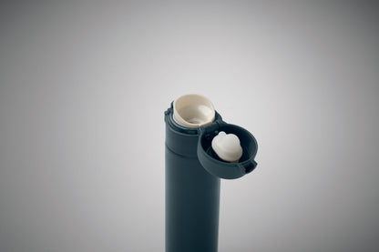 Doppelwandige Trinkflasche aus recyceltem Edelstahl (90% recycelter Edelstahl und 10% Edelstahl) mit