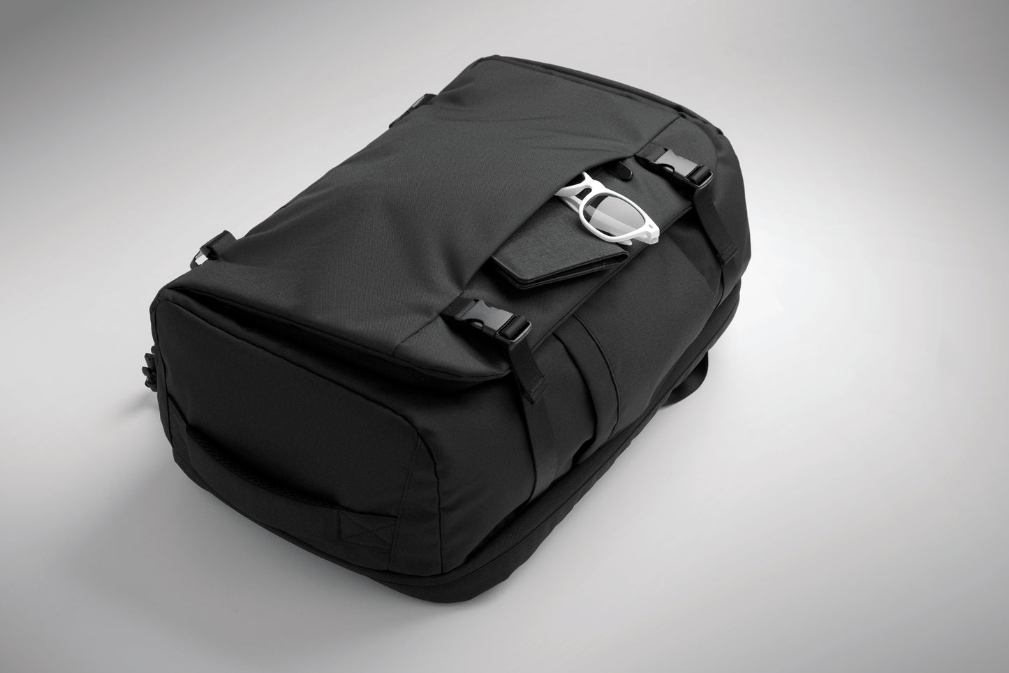 Großer 17'' Laptop-Reiserucksack aus 600D RPET-Polyester. Diverse Fächer mit Hauptfach für Kleidung