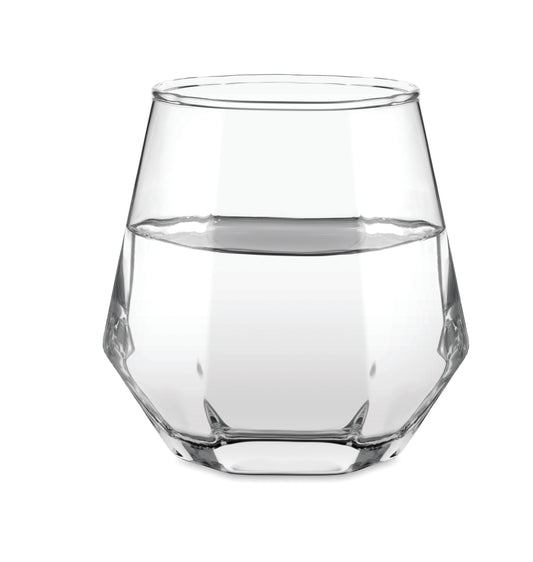 Geometrisches Diamant-förmiges gekipptes Shortdrinkglas. Für Whisky oder andere Spirituosen. Füllmenge: 300ml.