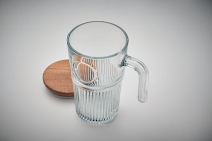 Großer Trinkbecher aus Glas mit Deckel aus Akazienholz. Füllmenge: 450 ml. FSC®-certified