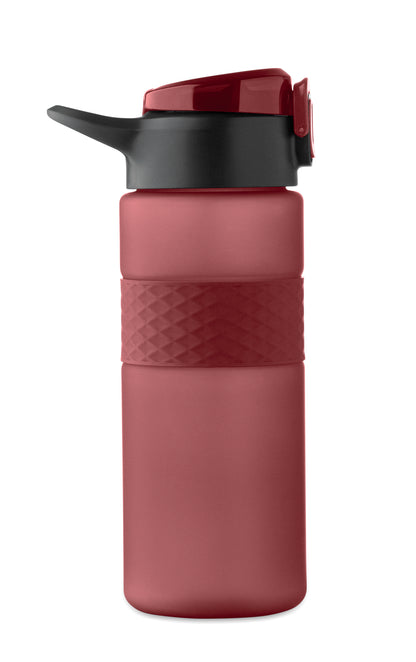 Trinkflasche aus RPET. Flip-Top-Deckel aus PP Sicherheitsverschluss und Henkel aus Silikon. Mit