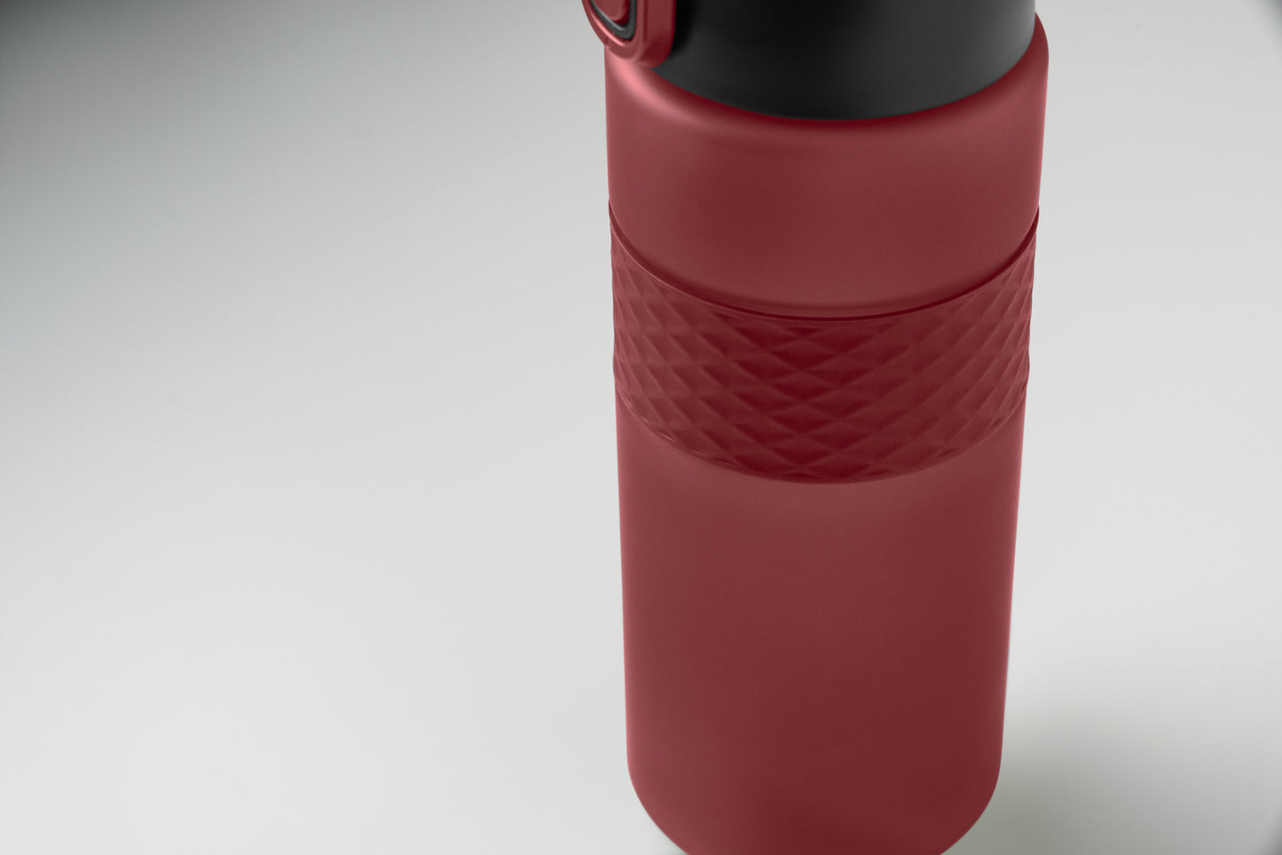 Trinkflasche aus RPET. Flip-Top-Deckel aus PP Sicherheitsverschluss und Henkel aus Silikon. Mit