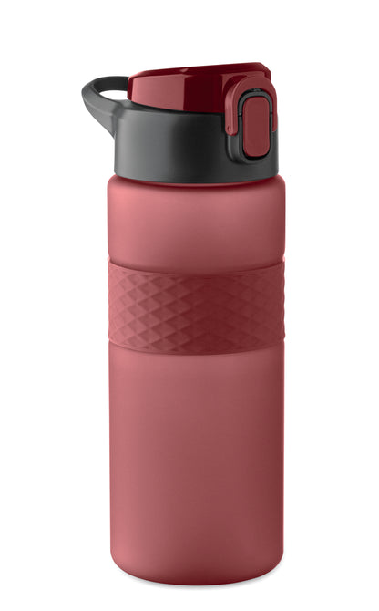 Trinkflasche aus RPET. Flip-Top-Deckel aus PP Sicherheitsverschluss und Henkel aus Silikon. Mit