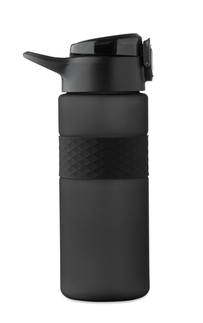 Trinkflasche aus RPET. Flip-Top-Deckel aus PP Sicherheitsverschluss und Henkel aus Silikon. Mit
