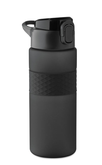 Trinkflasche aus RPET. Flip-Top-Deckel aus PP Sicherheitsverschluss und Henkel aus Silikon. Mit