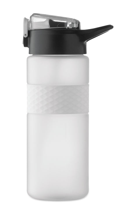 Trinkflasche aus RPET. Flip-Top-Deckel aus PP Sicherheitsverschluss und Henkel aus Silikon. Mit