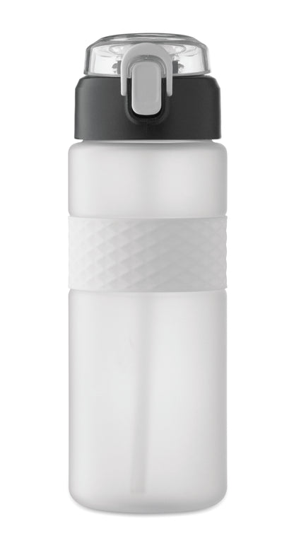 Trinkflasche aus RPET. Flip-Top-Deckel aus PP Sicherheitsverschluss und Henkel aus Silikon. Mit