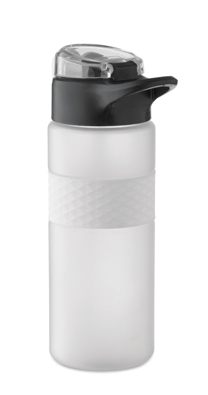 Trinkflasche aus RPET. Flip-Top-Deckel aus PP Sicherheitsverschluss und Henkel aus Silikon. Mit