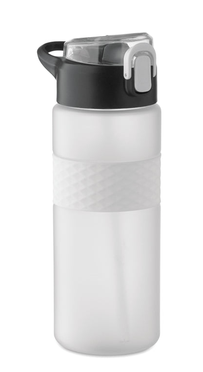 Trinkflasche aus RPET. Flip-Top-Deckel aus PP Sicherheitsverschluss und Henkel aus Silikon. Mit