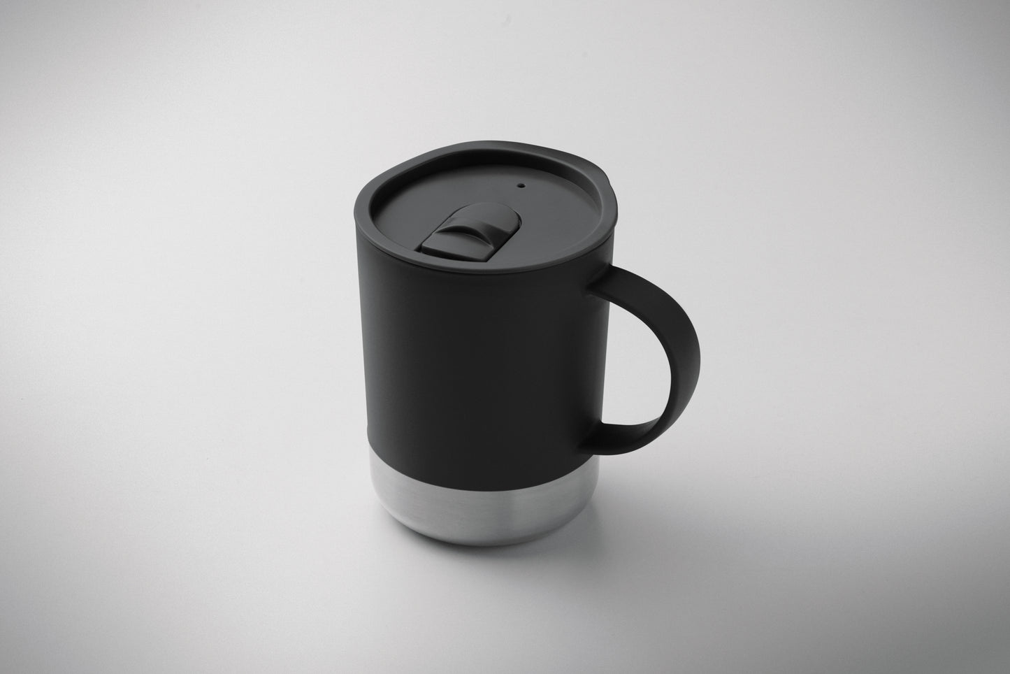 PP-Becher mit Boden aus (90 % recycelter Edelstahl und 10 % Edelstahl.