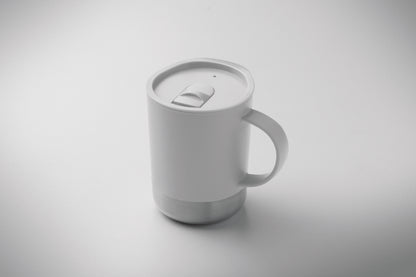 PP-Becher mit Boden aus (90 % recycelter Edelstahl und 10 % Edelstahl.