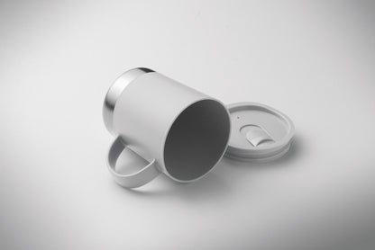 PP-Becher mit Boden aus (90 % recycelter Edelstahl und 10 % Edelstahl.