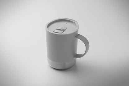 PP-Becher mit Boden aus (90 % recycelter Edelstahl und 10 % Edelstahl.