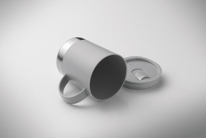 PP-Becher mit Boden aus (90 % recycelter Edelstahl und 10 % Edelstahl.