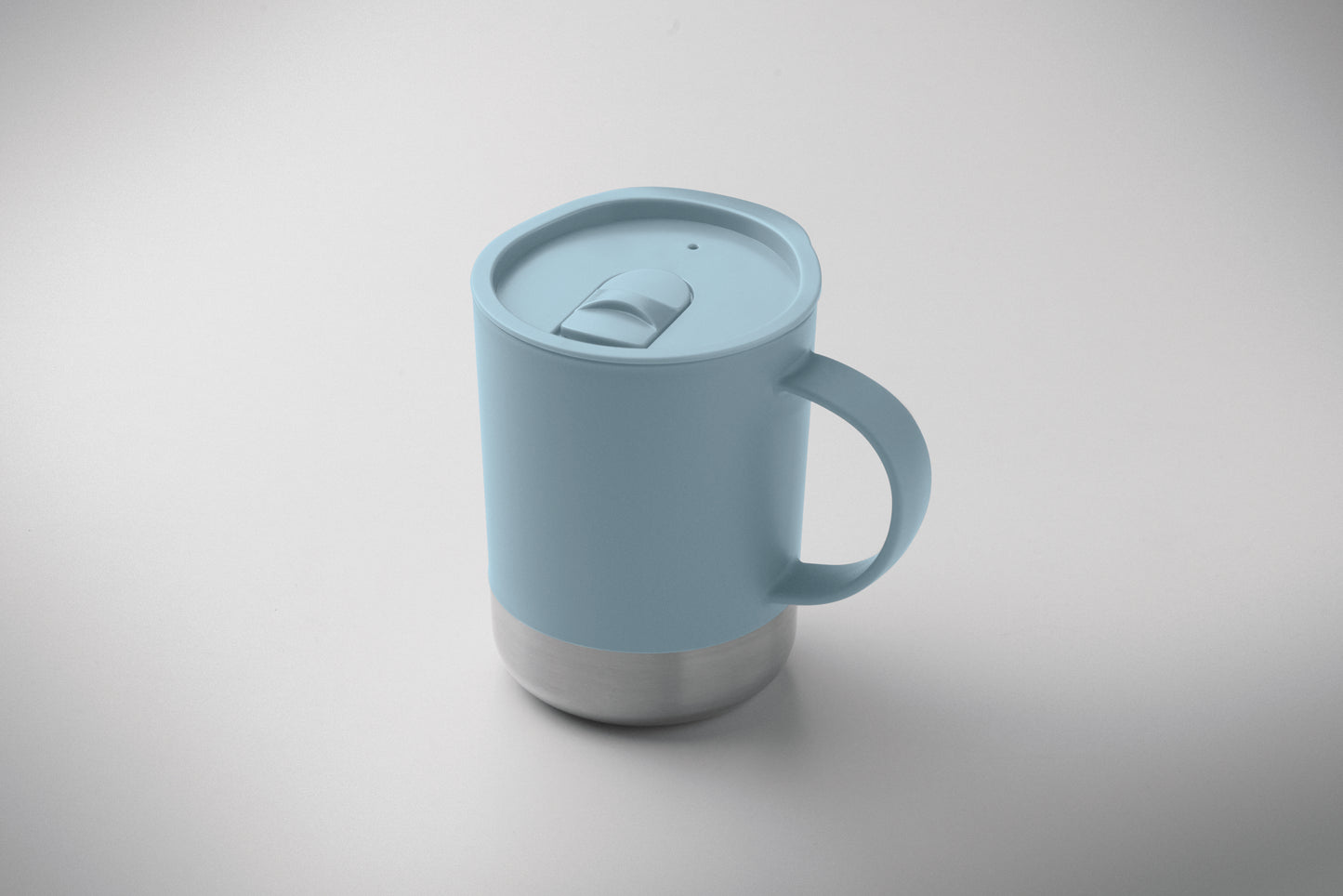 PP-Becher mit Boden aus (90 % recycelter Edelstahl und 10 % Edelstahl.